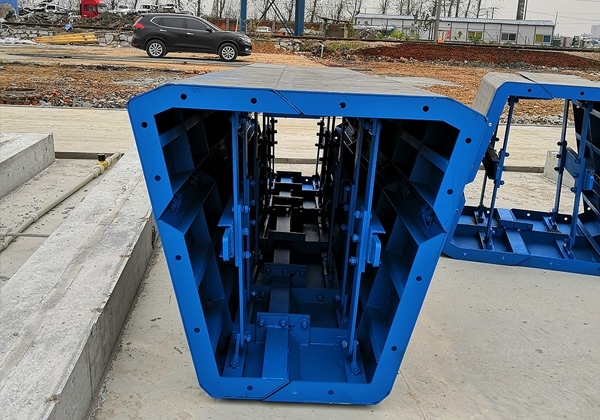 Small box girder inner mold