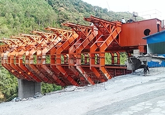 Double guide beam mobile formwork